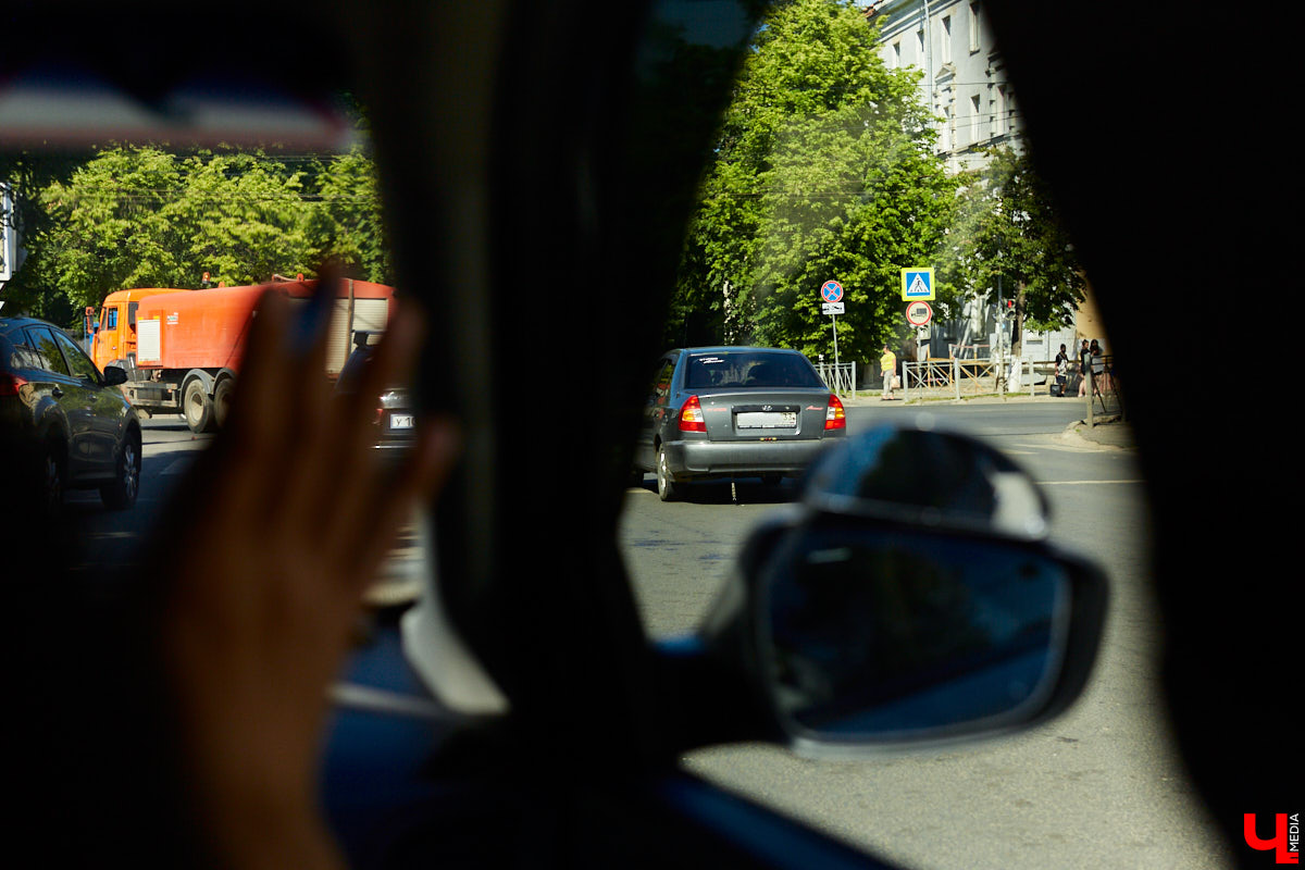 Каждый благоразумный водитель знает: правила дорожного движения нарушать нельзя. Однако зачастую это все-таки происходит. В нашем городе есть места, где нарушают сразу все и постоянно. Отправляемся с инструктором по вождению на осмотр местных дорог, чтобы выяснить, в чем же дело