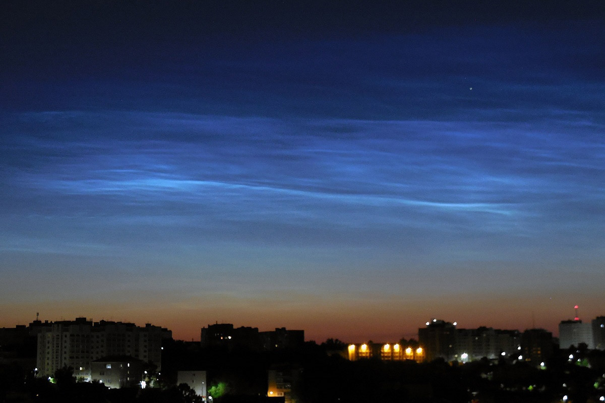 А вы заметили серебристые облака, которые появились в небе над Владимирской областью на этой неделе? Жители региона даже сделали фото редкого явления