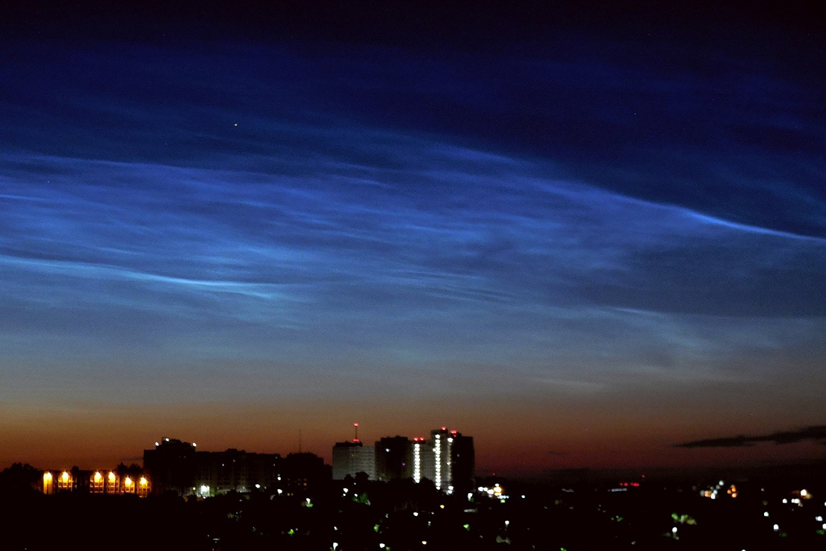 А вы заметили серебристые облака, которые появились в небе над Владимирской областью на этой неделе? Жители региона даже сделали фото редкого явления