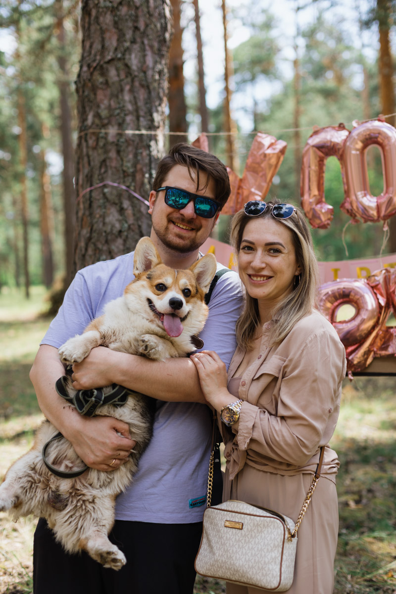 Плюсы быть «коржом»: спишь в любое время, хорошо питаешься, обладаешь чарующей попой и не организуешь крутые праздники самостоятельно, потому что у тебя лапки. На собачьей birthday party, состоявшейся в конце июня, собрались 40 умилительных коржей. Каждый из них привёл с собой любимого хозяина, иногда и обоих сразу. О самой ламповой и масштабной коргитусе во Владимире рассказывает организатор Татьяна Ванькина