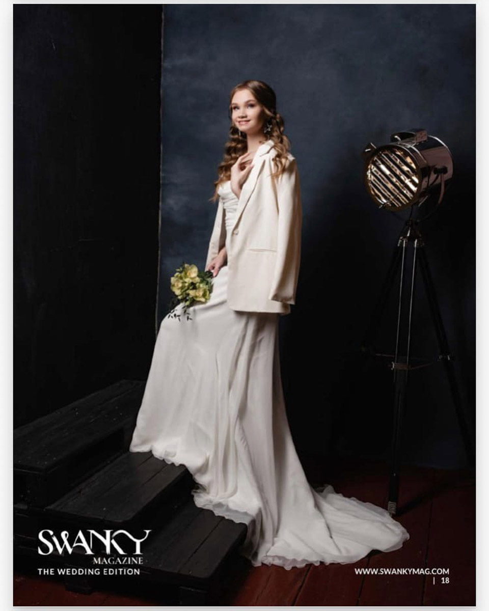 Московская неделя моды стала самым масштабным фэшн-событием в России за последние несколько лет. Семь дней показов, более 120 дизайнеров, более 40 брендов, в том числе локальных. И все это в самом центре столицы на глазах 10 тысяч зрителей! Модели из Коврова посчастливилось принять участие в одном из показов. Как это было, Влада Киселева и ее представитель Валерия Танеева рассказали «Ключ-Медиа»