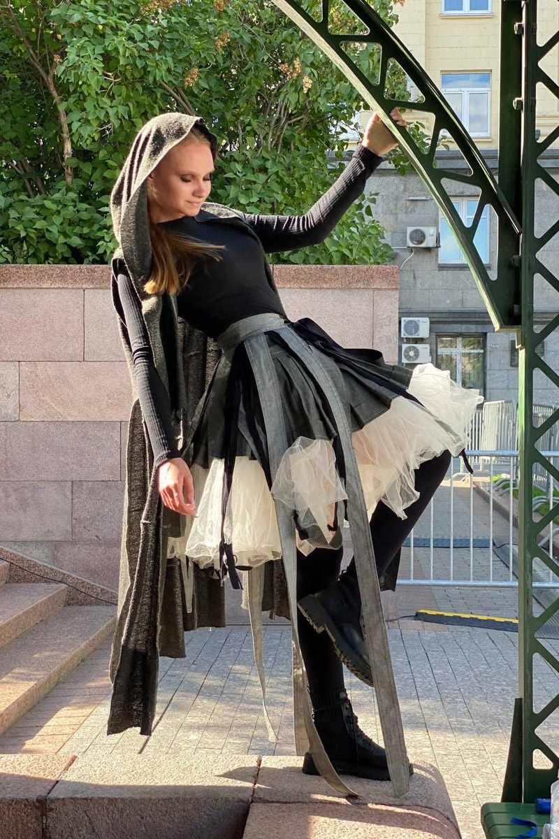 Московская неделя моды стала самым масштабным фэшн-событием в России за последние несколько лет. Семь дней показов, более 120 дизайнеров, более 40 брендов, в том числе локальных. И все это в самом центре столицы на глазах 10 тысяч зрителей! Модели из Коврова посчастливилось принять участие в одном из показов. Как это было, Влада Киселева и ее представитель Валерия Танеева рассказали «Ключ-Медиа»