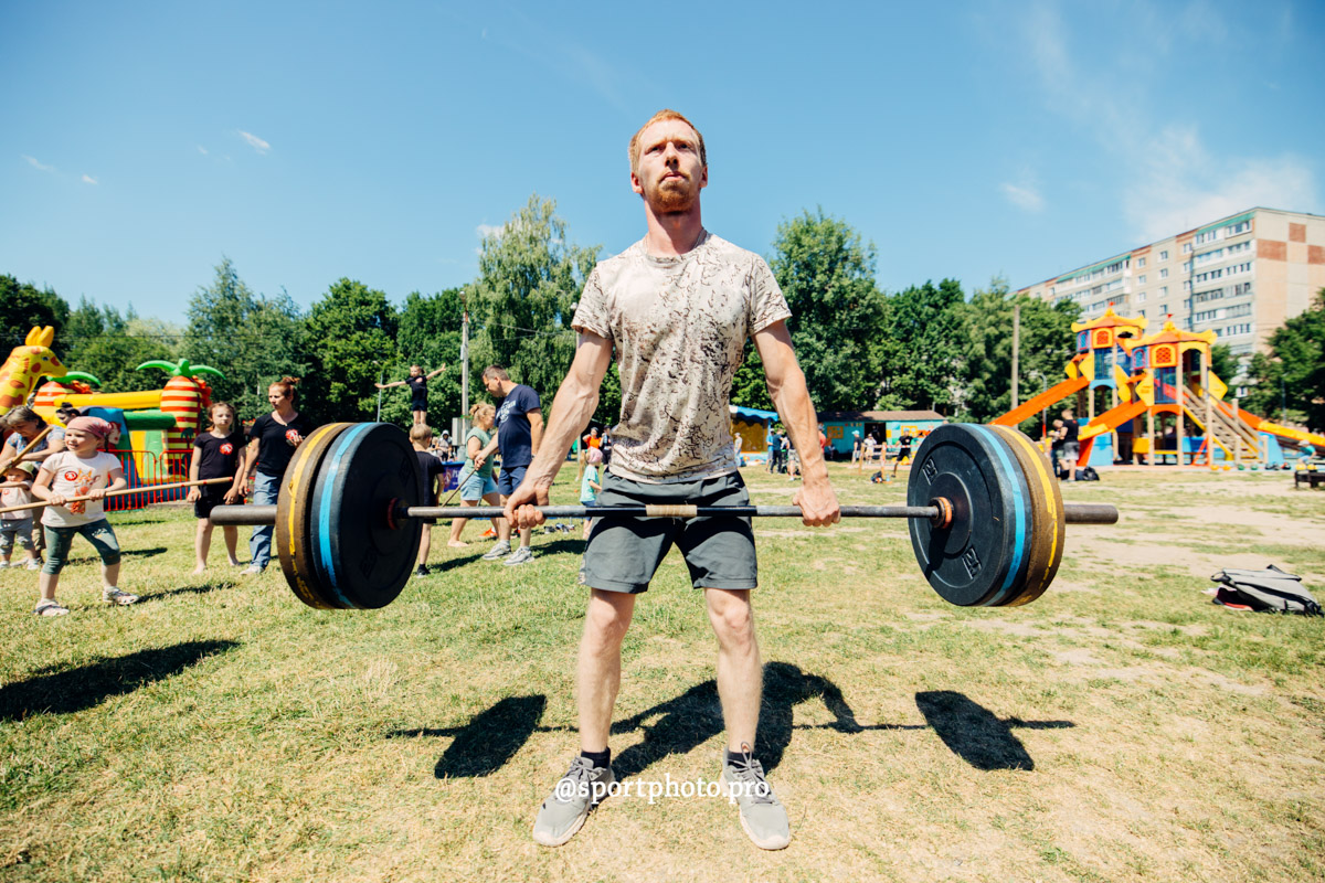 2 июля в парке «Дружба» владимирцы приняли участие в фестивале спорта и здорового образа жизни. Так, возрождая старинные традиции, организаторы устроили необычный турнир — в зимних головных уборах и варежках. И это почти в 30-градусную жару!