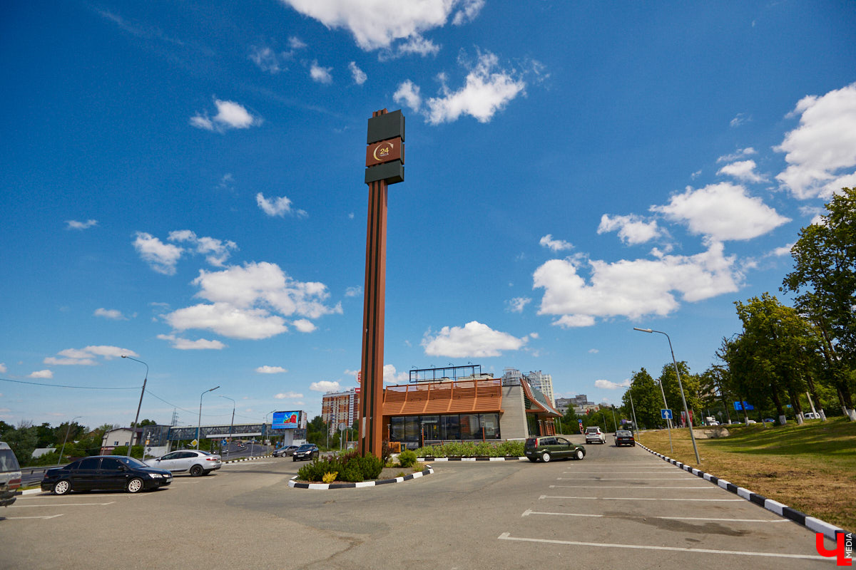 Этого часа мы ждали! Об этом моменте мечтали! И вот, наконец, в назначенный день оно... не состоялось! Рестораны быстрого питания новой отечественной сети «Вкусно — и точка» не открылись во Владимире 4 июля, как это было обещано ранее.