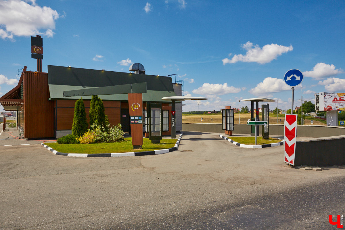 Этого часа мы ждали! Об этом моменте мечтали! И вот, наконец, в назначенный день оно... не состоялось! Рестораны быстрого питания новой отечественной сети «Вкусно — и точка» не открылись во Владимире 4 июля, как это было обещано ранее.