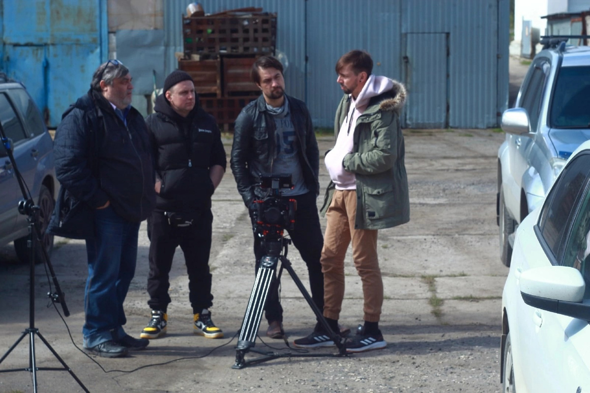 Этим летом владимирские актеры принимают участие в съемках сразу нескольких популярных фильмов и сериалов. Как попасть на площадку и как работается со звездами, они поведали нашему изданию.