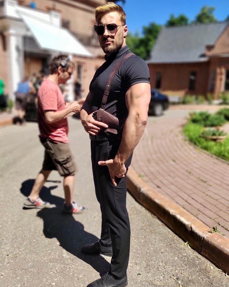 Этим летом владимирские актеры принимают участие в съемках сразу нескольких популярных фильмов и сериалов. Как попасть на площадку и как работается со звездами, они поведали нашему изданию.