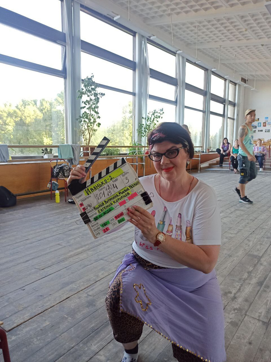 Этим летом владимирские актеры принимают участие в съемках сразу нескольких популярных фильмов и сериалов. Как попасть на площадку и как работается со звездами, они поведали нашему изданию.