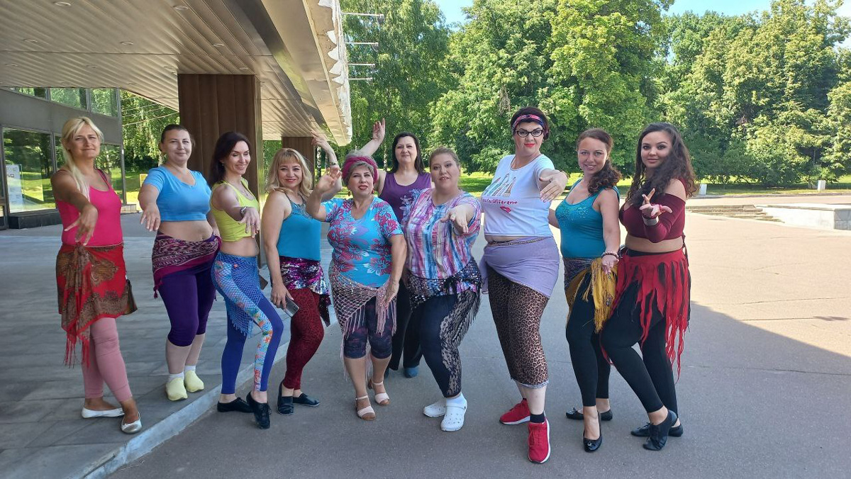 Этим летом владимирские актеры принимают участие в съемках сразу нескольких популярных фильмов и сериалов. Как попасть на площадку и как работается со звездами, они поведали нашему изданию.