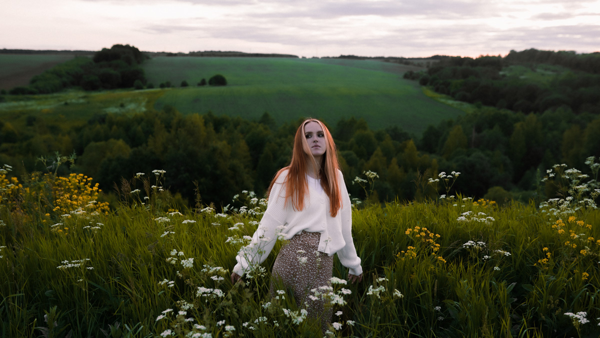 На улице лепота! Самое время сделать удачные снимки для социальных сетей. Пока вы раздумываете, какими они будут, взгляните на подборку фотосессий первого прошедшего летнего месяца с участием жительниц Владимира. Все они – с абсолютно разными сюжетными линиями, но с одним и тем же июньским флёром.