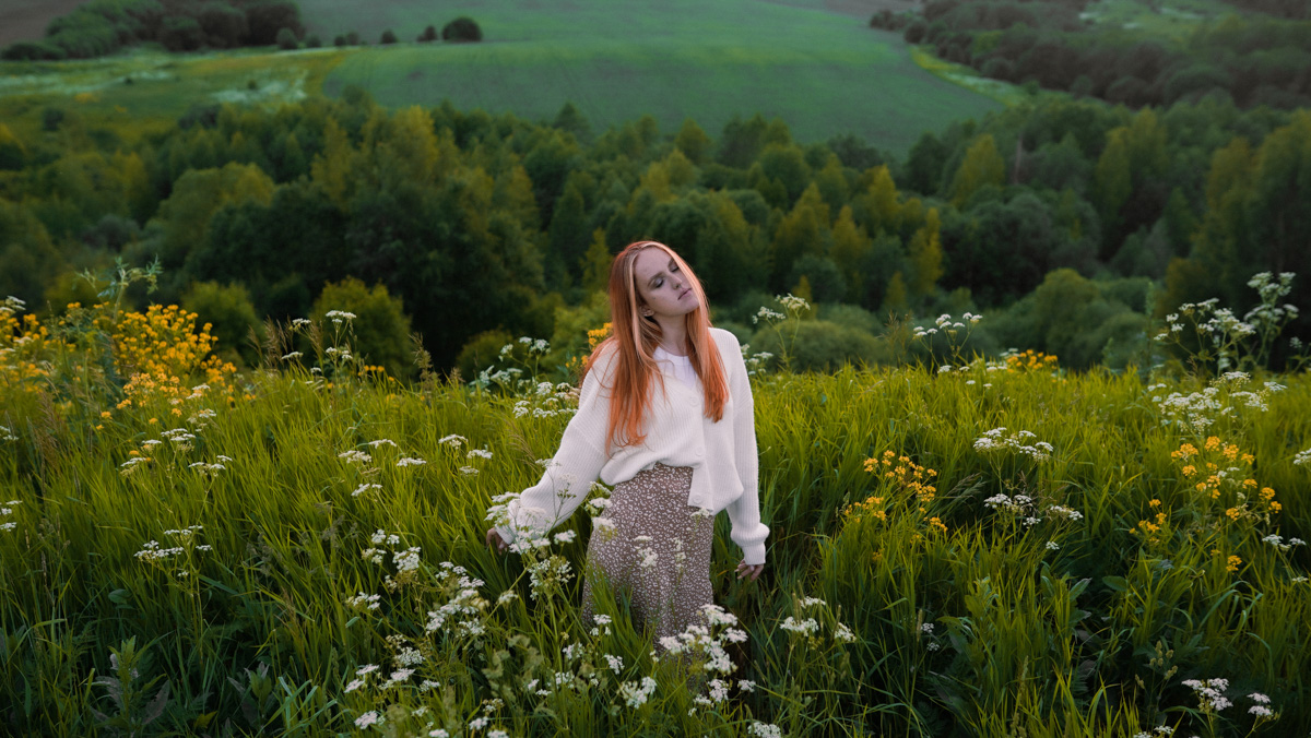 На улице лепота! Самое время сделать удачные снимки для социальных сетей. Пока вы раздумываете, какими они будут, взгляните на подборку фотосессий первого прошедшего летнего месяца с участием жительниц Владимира. Все они – с абсолютно разными сюжетными линиями, но с одним и тем же июньским флёром.