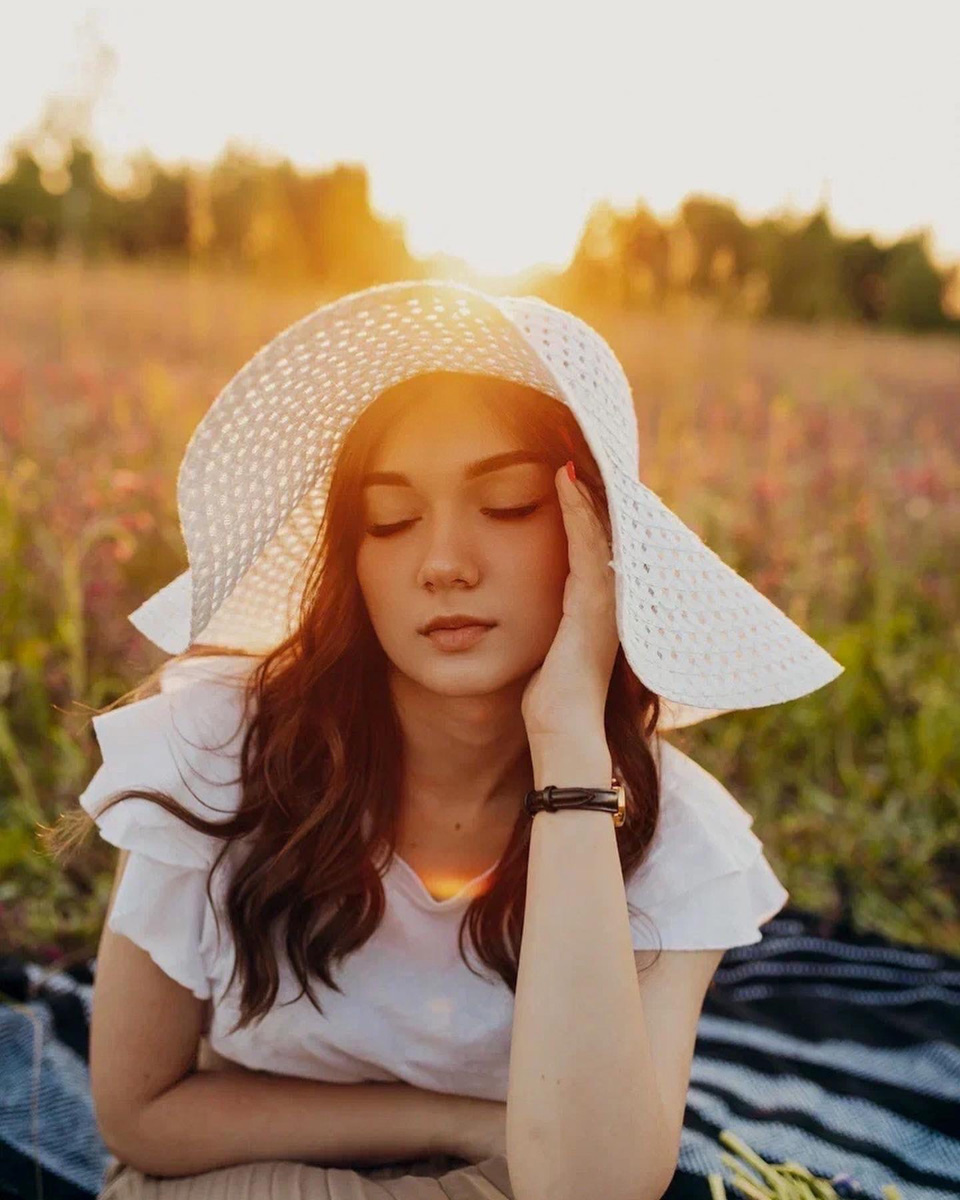 На улице лепота! Самое время сделать удачные снимки для социальных сетей. Пока вы раздумываете, какими они будут, взгляните на подборку фотосессий первого прошедшего летнего месяца с участием жительниц Владимира. Все они – с абсолютно разными сюжетными линиями, но с одним и тем же июньским флёром.