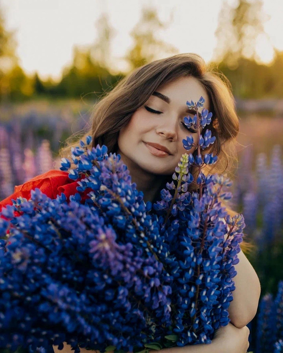 На улице лепота! Самое время сделать удачные снимки для социальных сетей. Пока вы раздумываете, какими они будут, взгляните на подборку фотосессий первого прошедшего летнего месяца с участием жительниц Владимира. Все они – с абсолютно разными сюжетными линиями, но с одним и тем же июньским флёром.