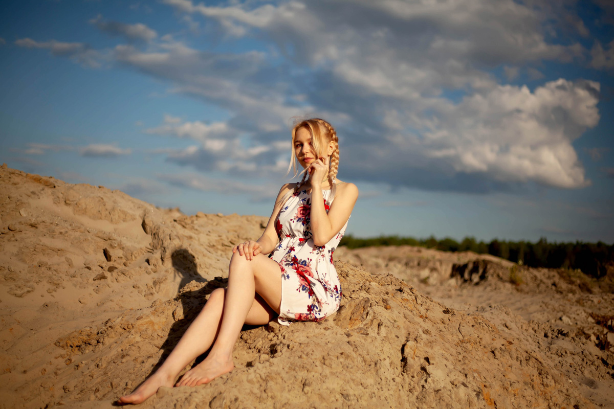 На улице лепота! Самое время сделать удачные снимки для социальных сетей. Пока вы раздумываете, какими они будут, взгляните на подборку фотосессий первого прошедшего летнего месяца с участием жительниц Владимира. Все они – с абсолютно разными сюжетными линиями, но с одним и тем же июньским флёром.