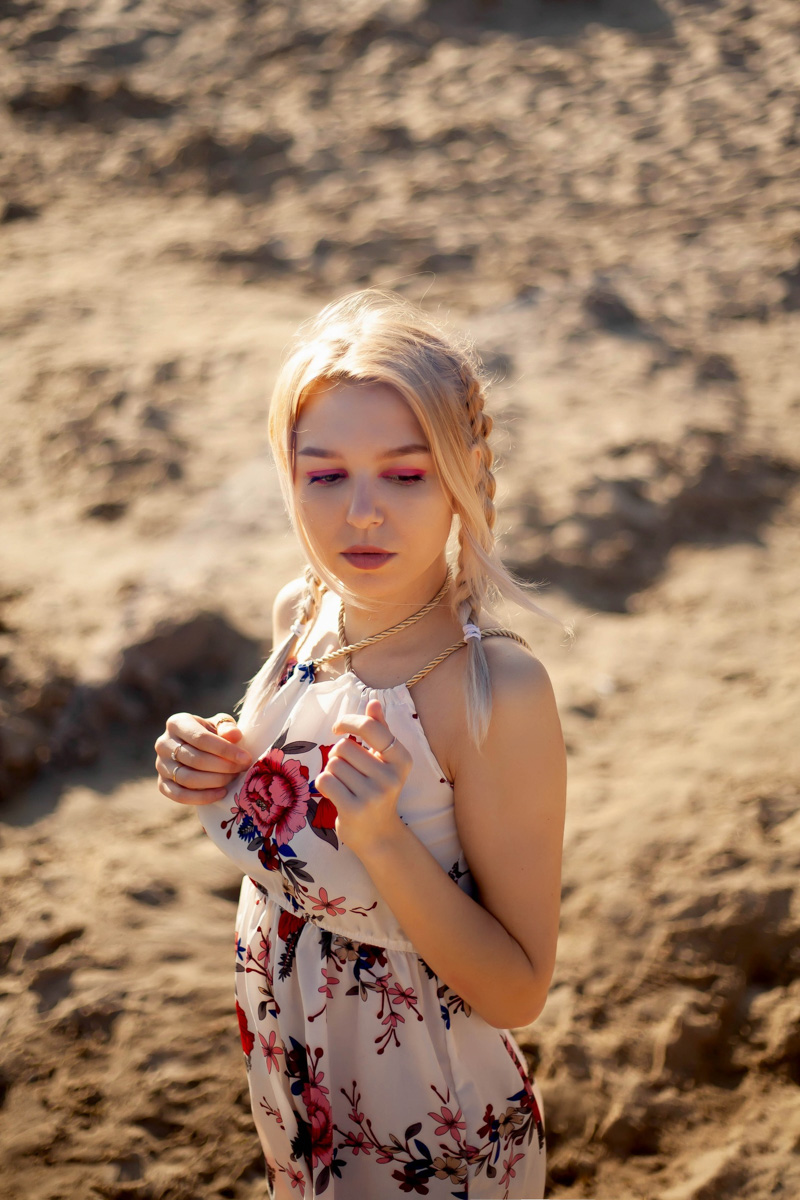 На улице лепота! Самое время сделать удачные снимки для социальных сетей. Пока вы раздумываете, какими они будут, взгляните на подборку фотосессий первого прошедшего летнего месяца с участием жительниц Владимира. Все они – с абсолютно разными сюжетными линиями, но с одним и тем же июньским флёром.