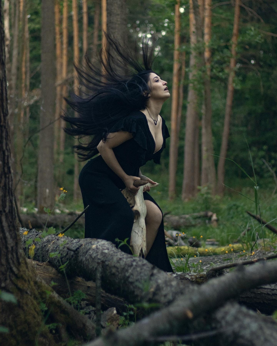 На улице лепота! Самое время сделать удачные снимки для социальных сетей. Пока вы раздумываете, какими они будут, взгляните на подборку фотосессий первого прошедшего летнего месяца с участием жительниц Владимира. Все они – с абсолютно разными сюжетными линиями, но с одним и тем же июньским флёром.