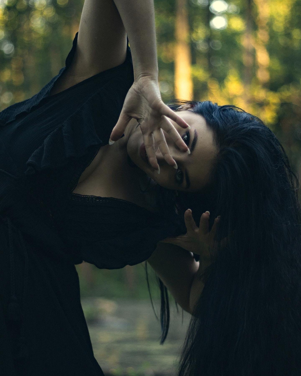 На улице лепота! Самое время сделать удачные снимки для социальных сетей. Пока вы раздумываете, какими они будут, взгляните на подборку фотосессий первого прошедшего летнего месяца с участием жительниц Владимира. Все они – с абсолютно разными сюжетными линиями, но с одним и тем же июньским флёром.