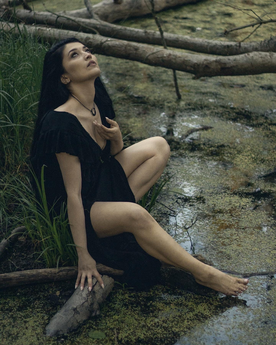 На улице лепота! Самое время сделать удачные снимки для социальных сетей. Пока вы раздумываете, какими они будут, взгляните на подборку фотосессий первого прошедшего летнего месяца с участием жительниц Владимира. Все они – с абсолютно разными сюжетными линиями, но с одним и тем же июньским флёром.