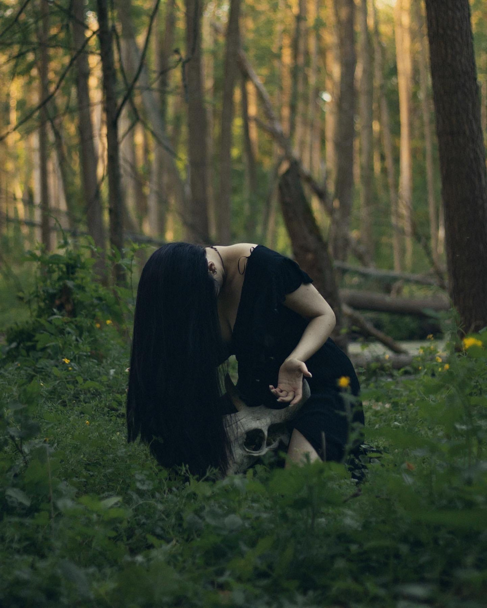 На улице лепота! Самое время сделать удачные снимки для социальных сетей. Пока вы раздумываете, какими они будут, взгляните на подборку фотосессий первого прошедшего летнего месяца с участием жительниц Владимира. Все они – с абсолютно разными сюжетными линиями, но с одним и тем же июньским флёром.