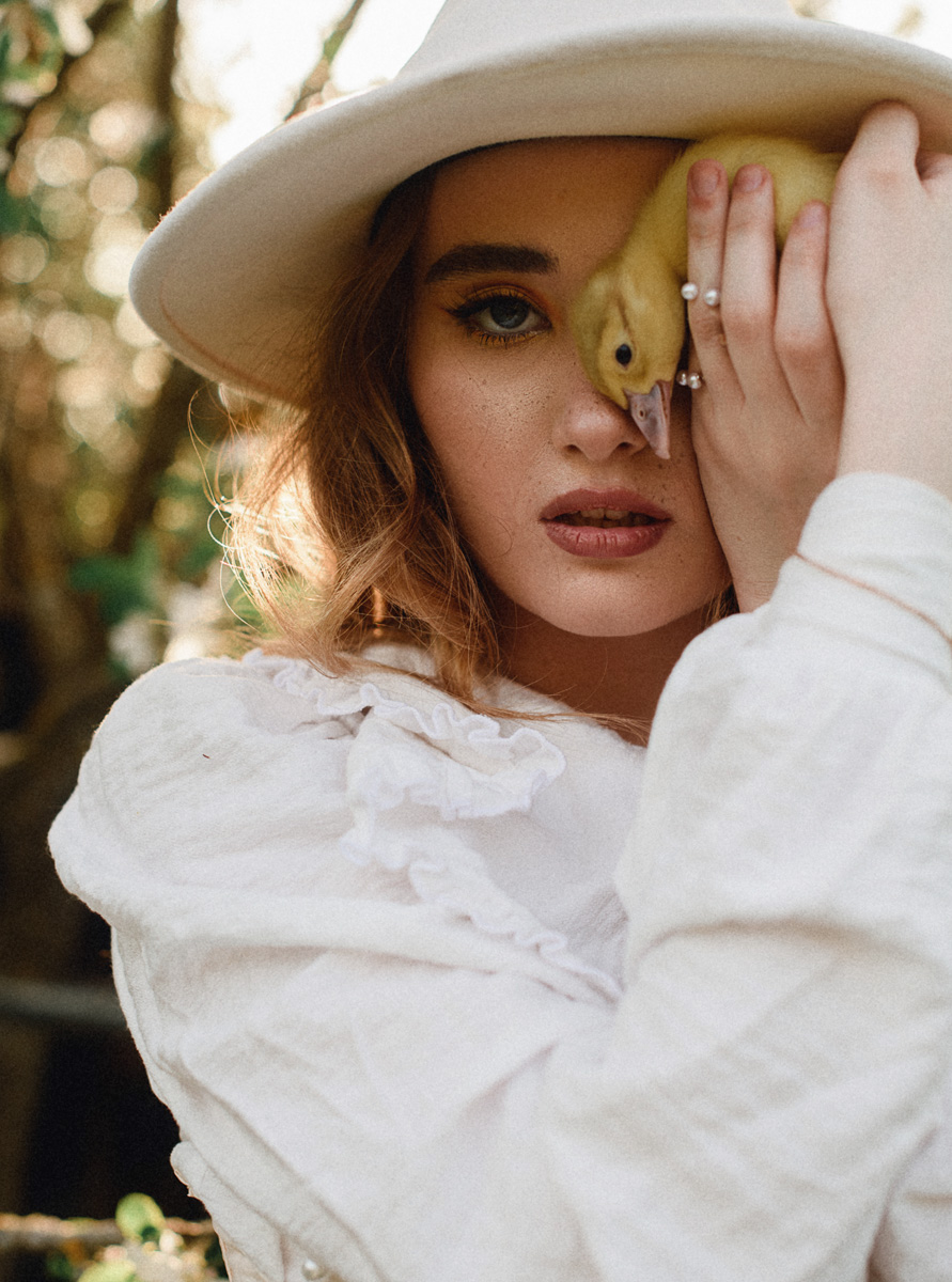 На улице лепота! Самое время сделать удачные снимки для социальных сетей. Пока вы раздумываете, какими они будут, взгляните на подборку фотосессий первого прошедшего летнего месяца с участием жительниц Владимира. Все они – с абсолютно разными сюжетными линиями, но с одним и тем же июньским флёром.