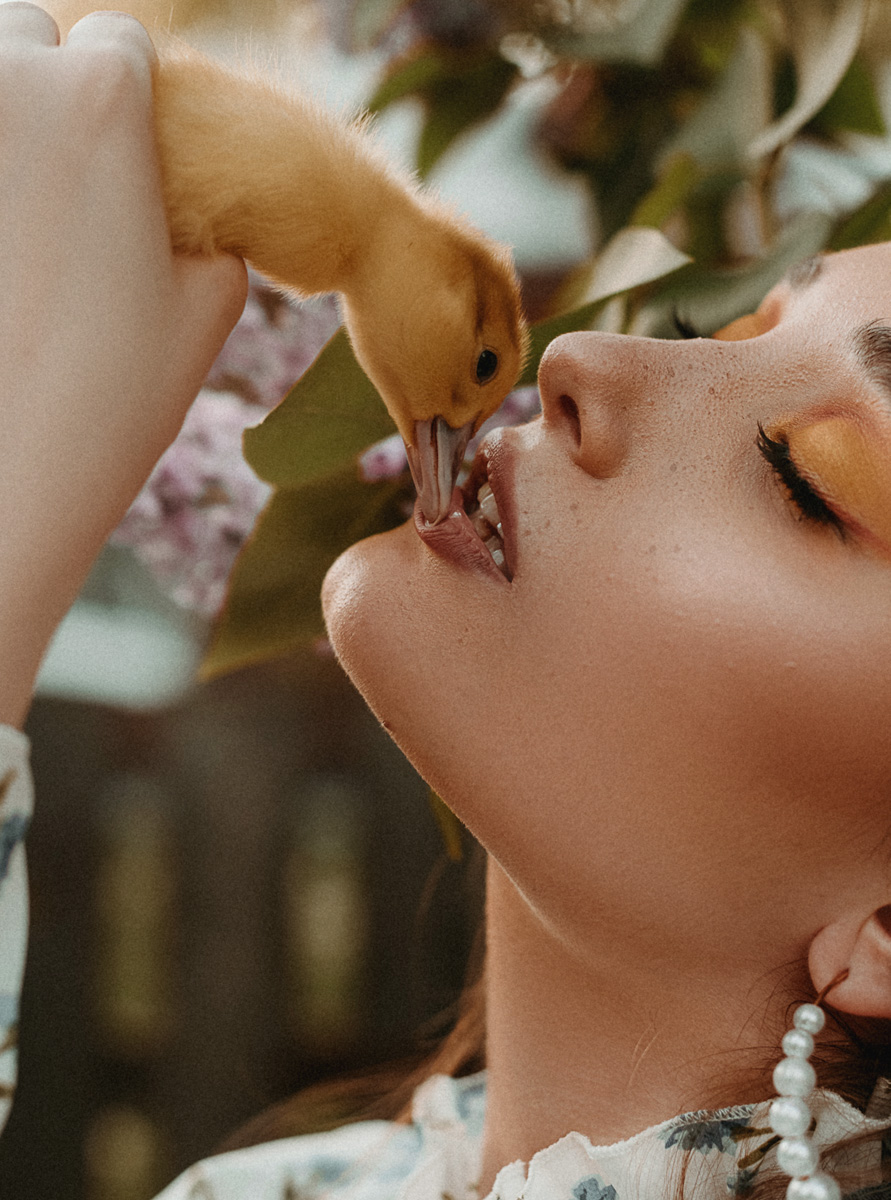 На улице лепота! Самое время сделать удачные снимки для социальных сетей. Пока вы раздумываете, какими они будут, взгляните на подборку фотосессий первого прошедшего летнего месяца с участием жительниц Владимира. Все они – с абсолютно разными сюжетными линиями, но с одним и тем же июньским флёром.