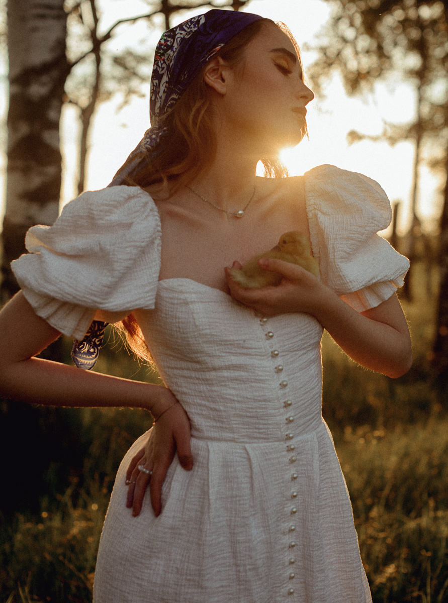 На улице лепота! Самое время сделать удачные снимки для социальных сетей. Пока вы раздумываете, какими они будут, взгляните на подборку фотосессий первого прошедшего летнего месяца с участием жительниц Владимира. Все они – с абсолютно разными сюжетными линиями, но с одним и тем же июньским флёром.