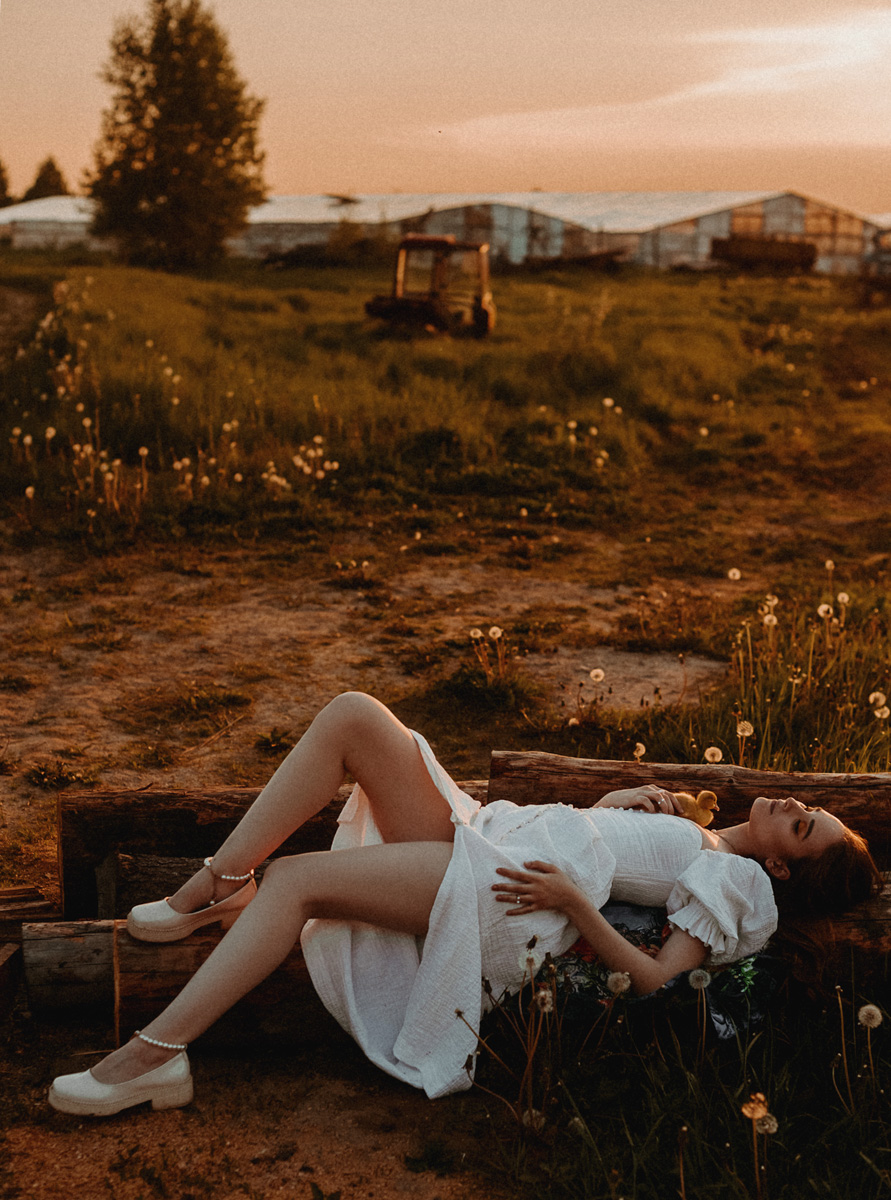 На улице лепота! Самое время сделать удачные снимки для социальных сетей. Пока вы раздумываете, какими они будут, взгляните на подборку фотосессий первого прошедшего летнего месяца с участием жительниц Владимира. Все они – с абсолютно разными сюжетными линиями, но с одним и тем же июньским флёром.