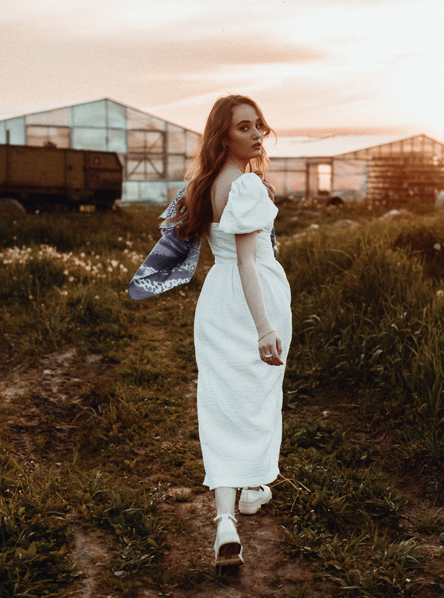 На улице лепота! Самое время сделать удачные снимки для социальных сетей. Пока вы раздумываете, какими они будут, взгляните на подборку фотосессий первого прошедшего летнего месяца с участием жительниц Владимира. Все они – с абсолютно разными сюжетными линиями, но с одним и тем же июньским флёром.