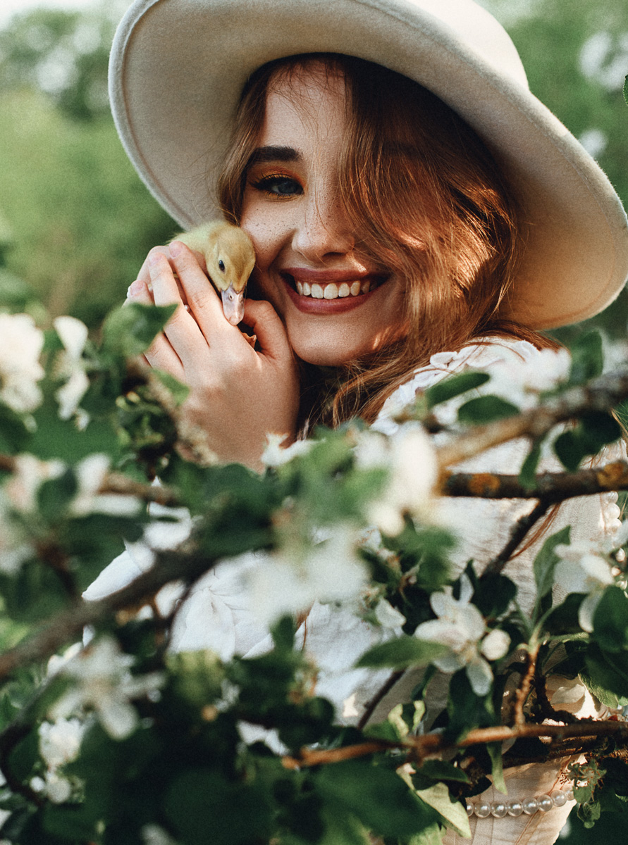 На улице лепота! Самое время сделать удачные снимки для социальных сетей. Пока вы раздумываете, какими они будут, взгляните на подборку фотосессий первого прошедшего летнего месяца с участием жительниц Владимира. Все они – с абсолютно разными сюжетными линиями, но с одним и тем же июньским флёром.