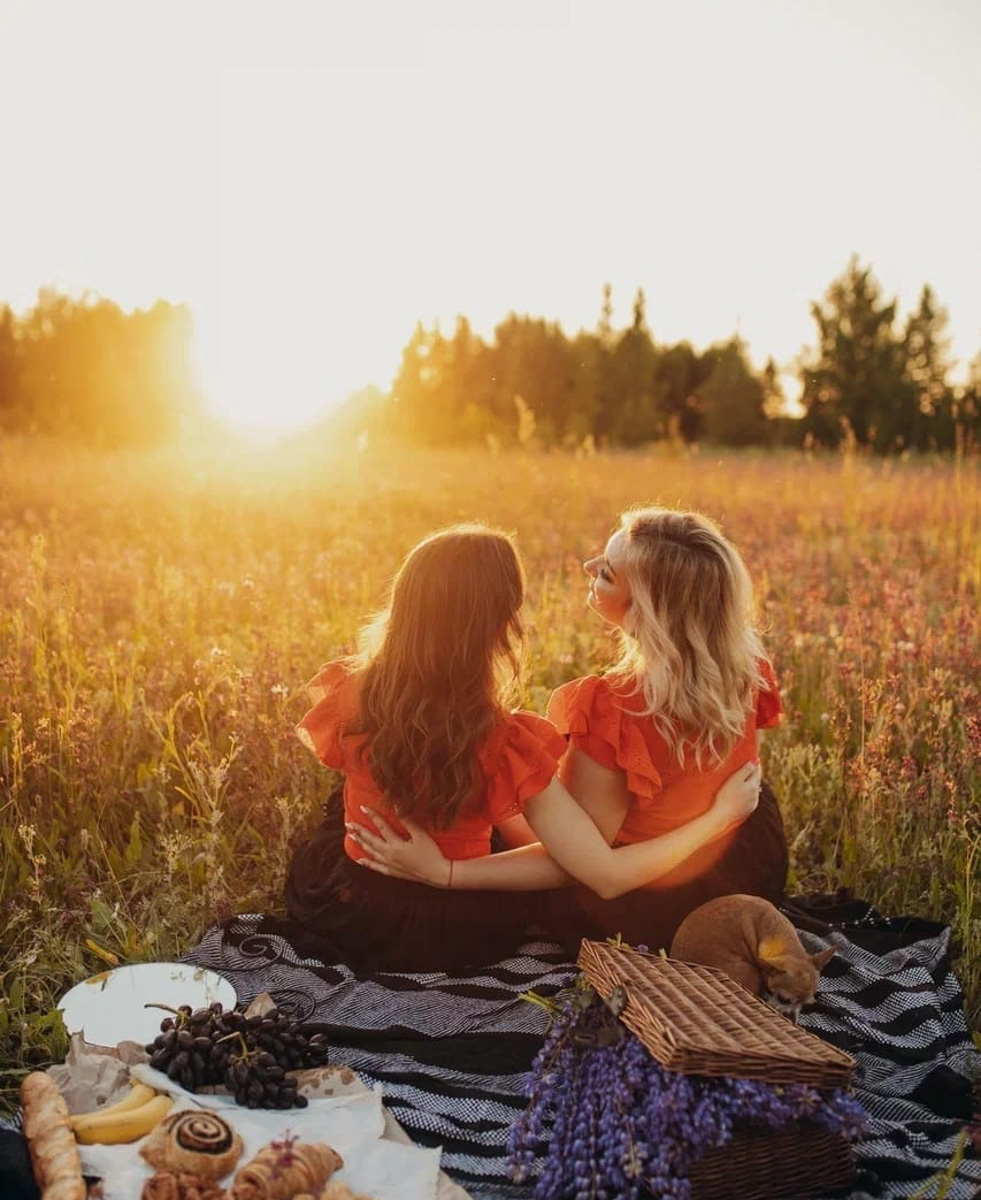 На улице лепота! Самое время сделать удачные снимки для социальных сетей. Пока вы раздумываете, какими они будут, взгляните на подборку фотосессий первого прошедшего летнего месяца с участием жительниц Владимира. Все они – с абсолютно разными сюжетными линиями, но с одним и тем же июньским флёром.