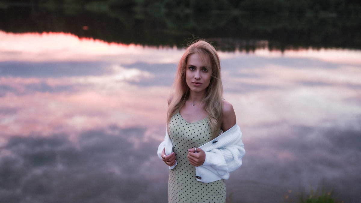 На улице лепота! Самое время сделать удачные снимки для социальных сетей. Пока вы раздумываете, какими они будут, взгляните на подборку фотосессий первого прошедшего летнего месяца с участием жительниц Владимира. Все они – с абсолютно разными сюжетными линиями, но с одним и тем же июньским флёром.