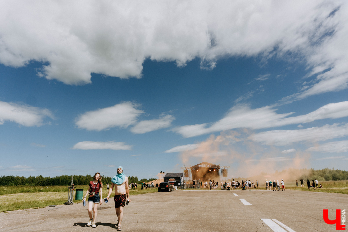 Первый большой тур, «Дикая мята», «Доброфест»... Поп-панки ataka активно врываются в концертную деятельность. Более того, появление парней на прошлой неделе чуть не стало «началом конца» – после выступления владимирского бэнда проведение «Доброфеста» оказалось под вопросом. Подробности в репортаже с места событий.