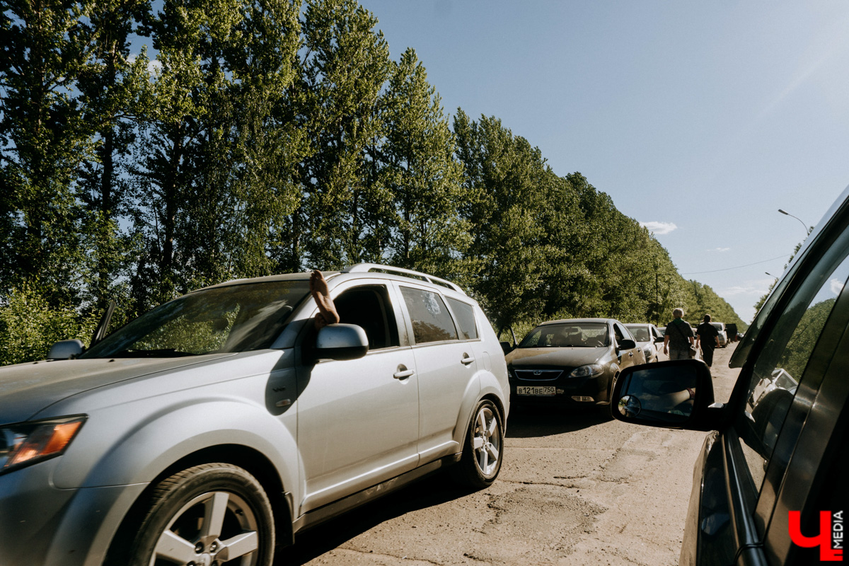 Первый большой тур, «Дикая мята», «Доброфест»... Поп-панки ataka активно врываются в концертную деятельность. Более того, появление парней на прошлой неделе чуть не стало «началом конца» – после выступления владимирского бэнда проведение «Доброфеста» оказалось под вопросом. Подробности в репортаже с места событий.