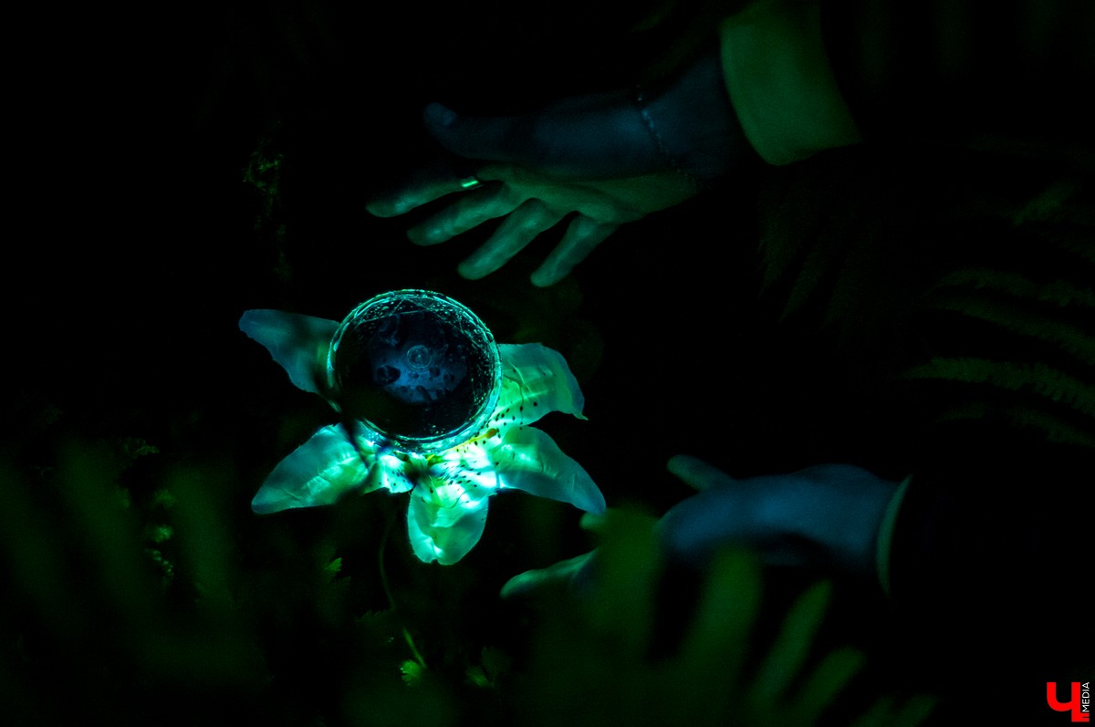 Иван Купала – самый таинственный и красивый праздник, дошедший до нас из далекого прошлого. И пусть дата, которая приходилась на день летнего солнцестояния, сместилась на 7 июля, языческие традиции сохранились. Многие из них сейчас воспринимаются как декоративные, но есть и те, кто верит в их сакральный смысл. Итак, три ярких обряда, которые стоит провести в Купальскую ночь.