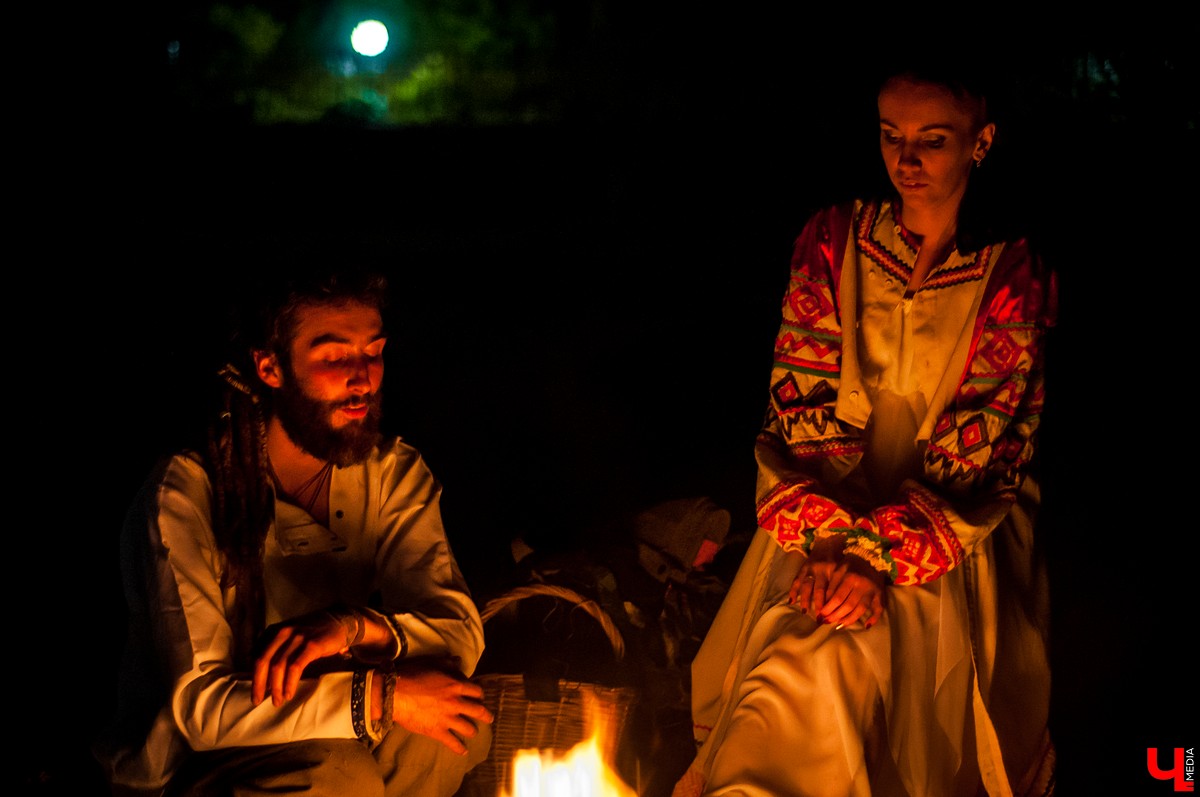 Иван Купала – самый таинственный и красивый праздник, дошедший до нас из далекого прошлого. И пусть дата, которая приходилась на день летнего солнцестояния, сместилась на 7 июля, языческие традиции сохранились. Многие из них сейчас воспринимаются как декоративные, но есть и те, кто верит в их сакральный смысл. Итак, три ярких обряда, которые стоит провести в Купальскую ночь.