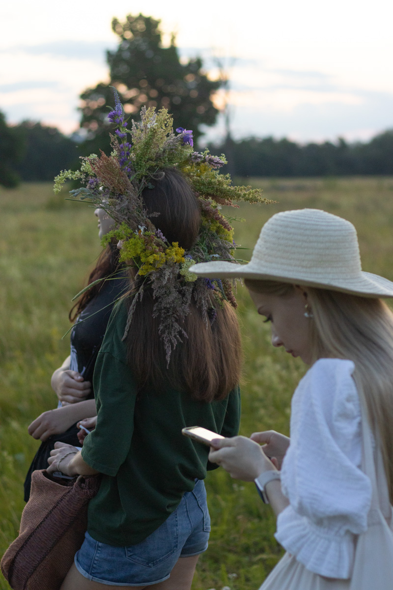 Чем занять себя в погожий летний денёк? Отличная идея для девушек – мастер-класс на природе от владимирского флориста Владимира Клыкова. Присоединиться к проекту можно абсолютно бесплатно, а вот впечатления будут бесценными.