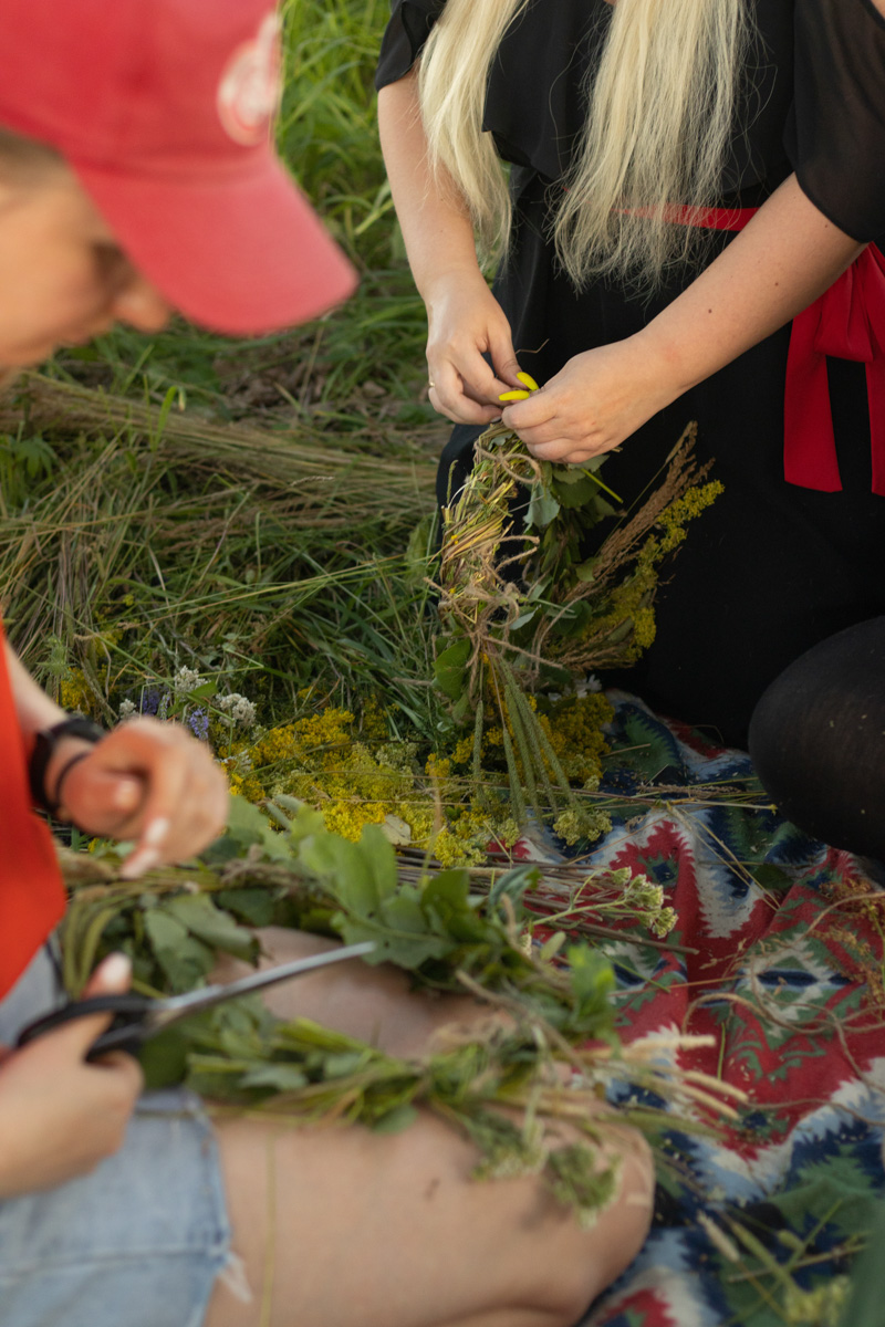 Чем занять себя в погожий летний денёк? Отличная идея для девушек – мастер-класс на природе от владимирского флориста Владимира Клыкова. Присоединиться к проекту можно абсолютно бесплатно, а вот впечатления будут бесценными.