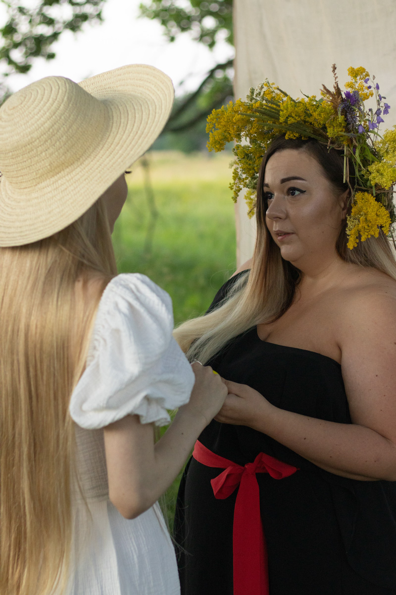 Чем занять себя в погожий летний денёк? Отличная идея для девушек – мастер-класс на природе от владимирского флориста Владимира Клыкова. Присоединиться к проекту можно абсолютно бесплатно, а вот впечатления будут бесценными.