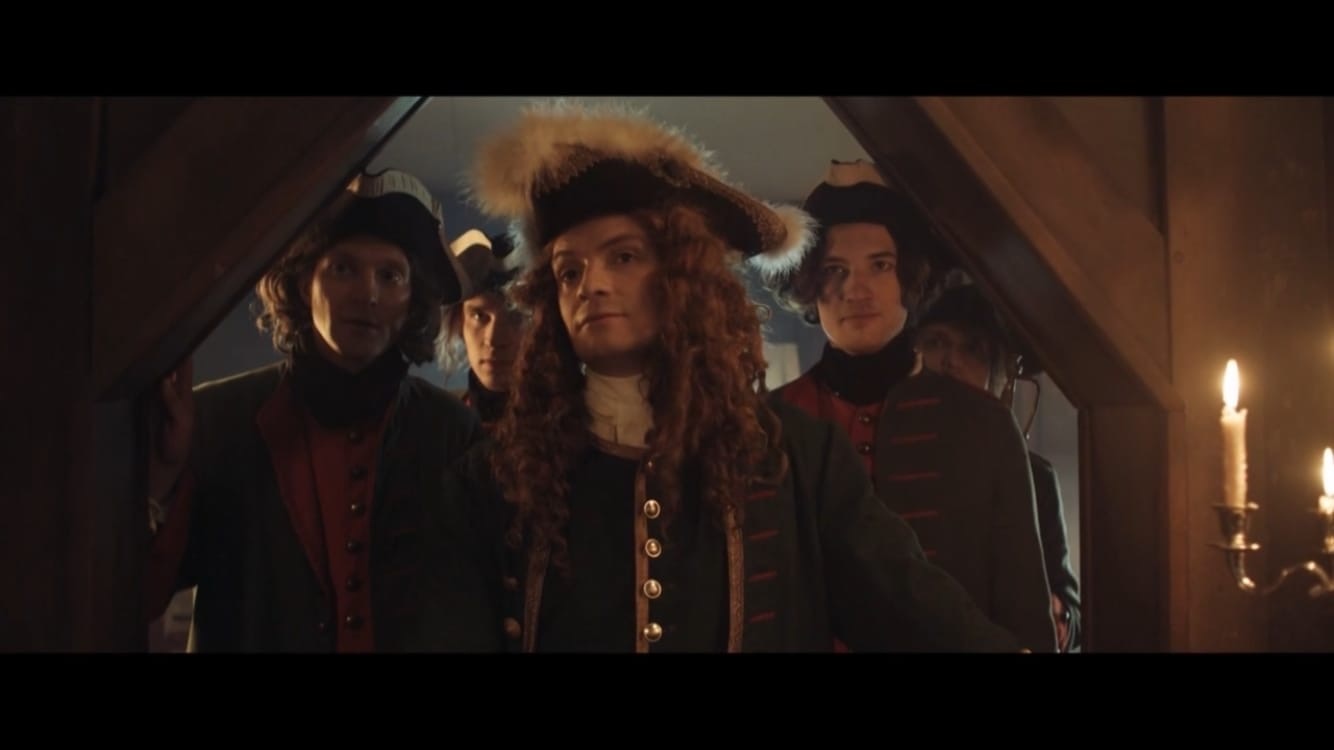 Александр Аладышев вошёл в историю, снявшись в документально-игровом историческом фильме Первого канала «Империя». Владимирский актёр примерил образ (и парик) Александра Даниловича Меншикова, ближайшего сподвижника Петра I и первого генерал-губернатора Петербурга.