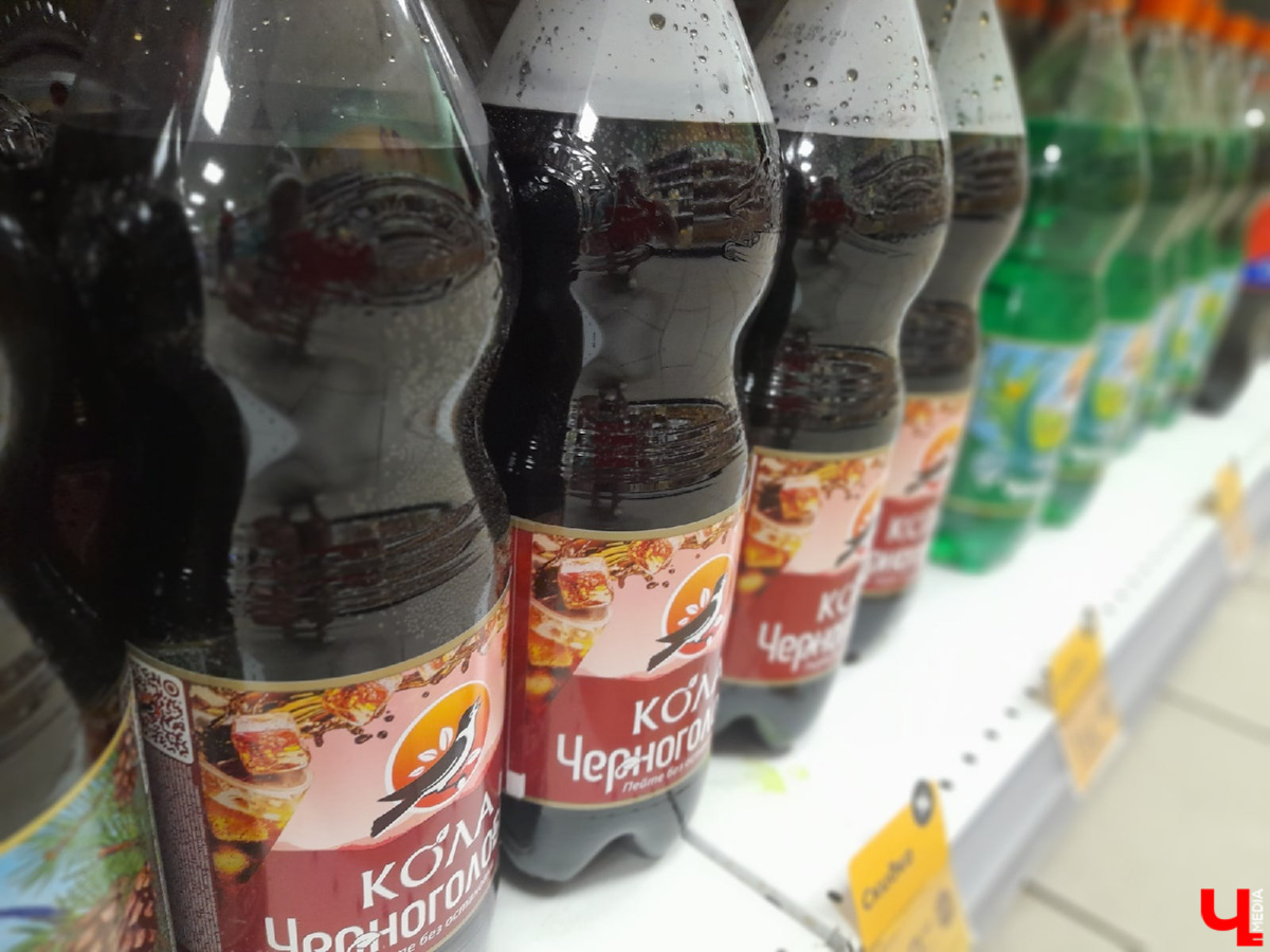 Вслед за McDonald’s российский рынок может покинуть еще одна популярная сеть ресторанов быстрого питания – KFC. Сейчас владелец бренда ведет переговоры о продаже своего бизнеса. И что это будет означать для точек общепита нашего города, пока вопрос. Между тем вкус Coca-Cola остается с нами. Газировку теперь выпускают отечественные производители. Жители областного центра спорят, что лучше пить.