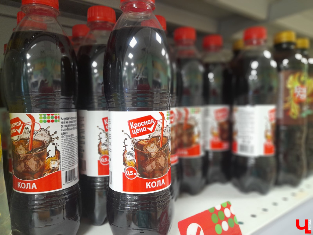 Вслед за McDonald’s российский рынок может покинуть еще одна популярная сеть ресторанов быстрого питания – KFC. Сейчас владелец бренда ведет переговоры о продаже своего бизнеса. И что это будет означать для точек общепита нашего города, пока вопрос. Между тем вкус Coca-Cola остается с нами. Газировку теперь выпускают отечественные производители. Жители областного центра спорят, что лучше пить.