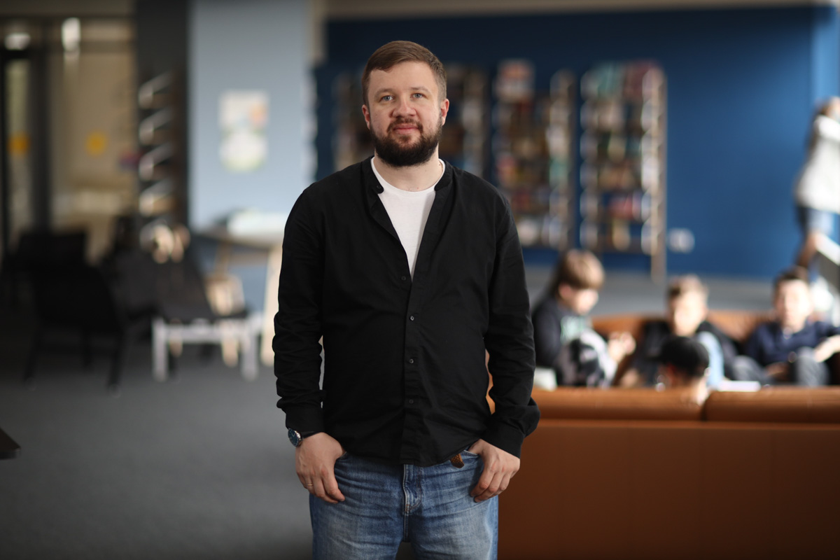 В конце июня в школе «МИР» в Доброграде стартовали летние образовательные программы. Ребята уже делали катапульты и воздушных змеев своими руками на мейкерской смене, рисовали в разных техниках и открывали свою выставку в рамках арт-программы. Впереди еще две смены: спортивно-туристическая и лидерская. О последней мы как раз и хотим рассказать.