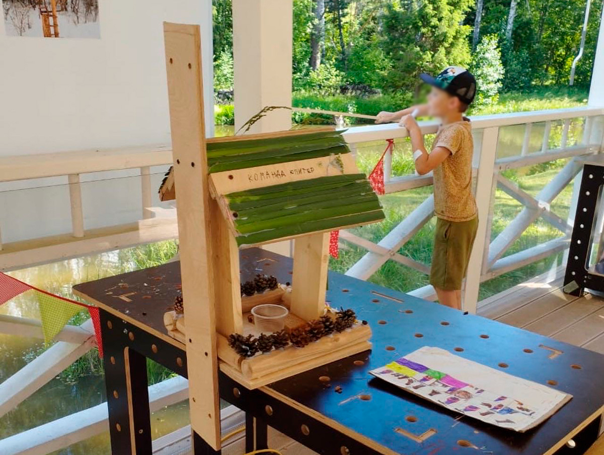 В конце июня в школе «МИР» в Доброграде стартовали летние образовательные программы. Ребята уже делали катапульты и воздушных змеев своими руками на мейкерской смене, рисовали в разных техниках и открывали свою выставку в рамках арт-программы. Впереди еще две смены: спортивно-туристическая и лидерская. О последней мы как раз и хотим рассказать.