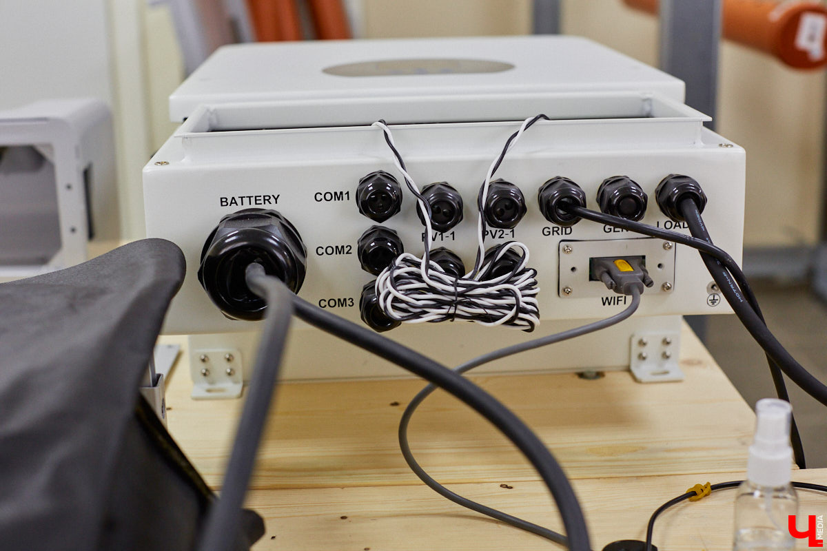 С начала пандемии команда владимирских инженеров, четыре года назад напечатавших на 3D-принтере велосипед, трудится над созданием систем накопления энергии. Полноформатная (и, судя по анонсу, эффектная) презентация самой масштабной из них запланирована на середину июля — подробности позже, а «по верхам» и основам концепта «Ключ-Медиа» предварительно пробежался с гендиректором проекта Константином Федосеевым.