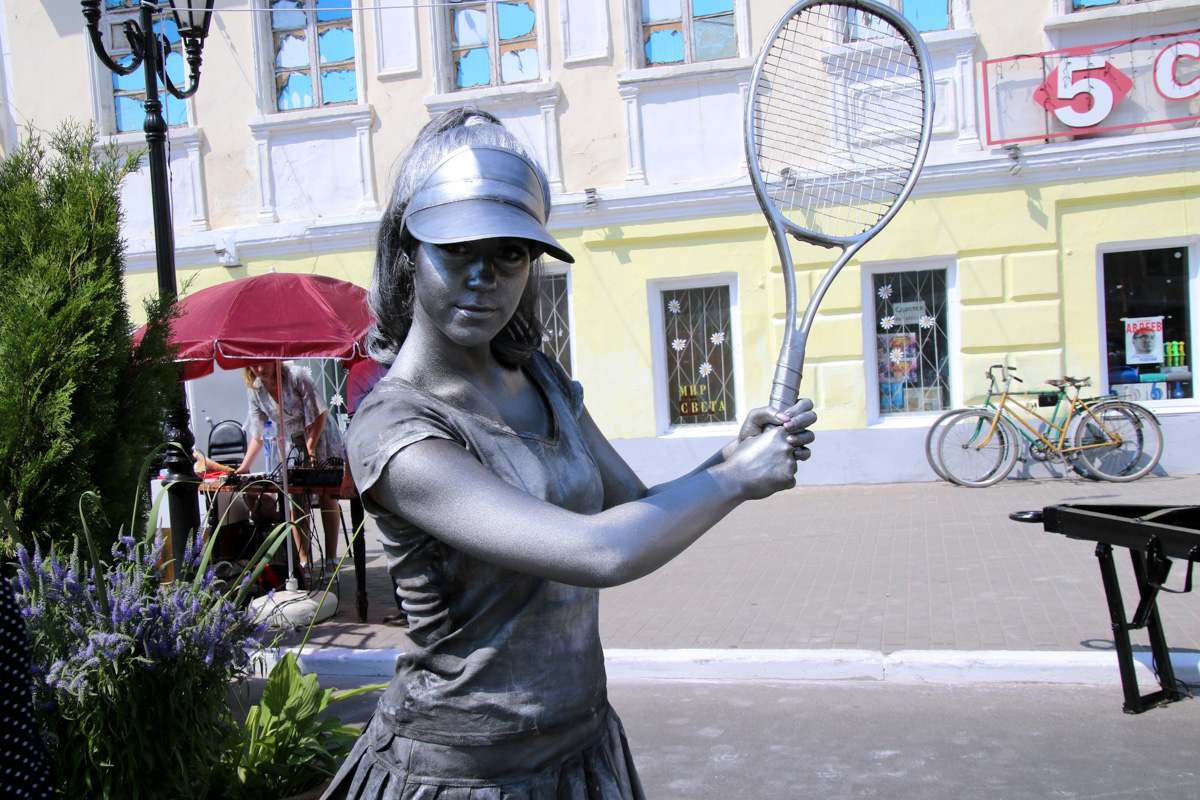 По самым скромным подсчетам, 8 июля население Мурома удвоилось за счет гостей и туристов. Весь день в городе работали 15 интерактивных площадок – по количеству лет праздника. Торжество ко Дню семьи, любви и верности завершилось концертом на набережной Оки и грандиозным салютом. 