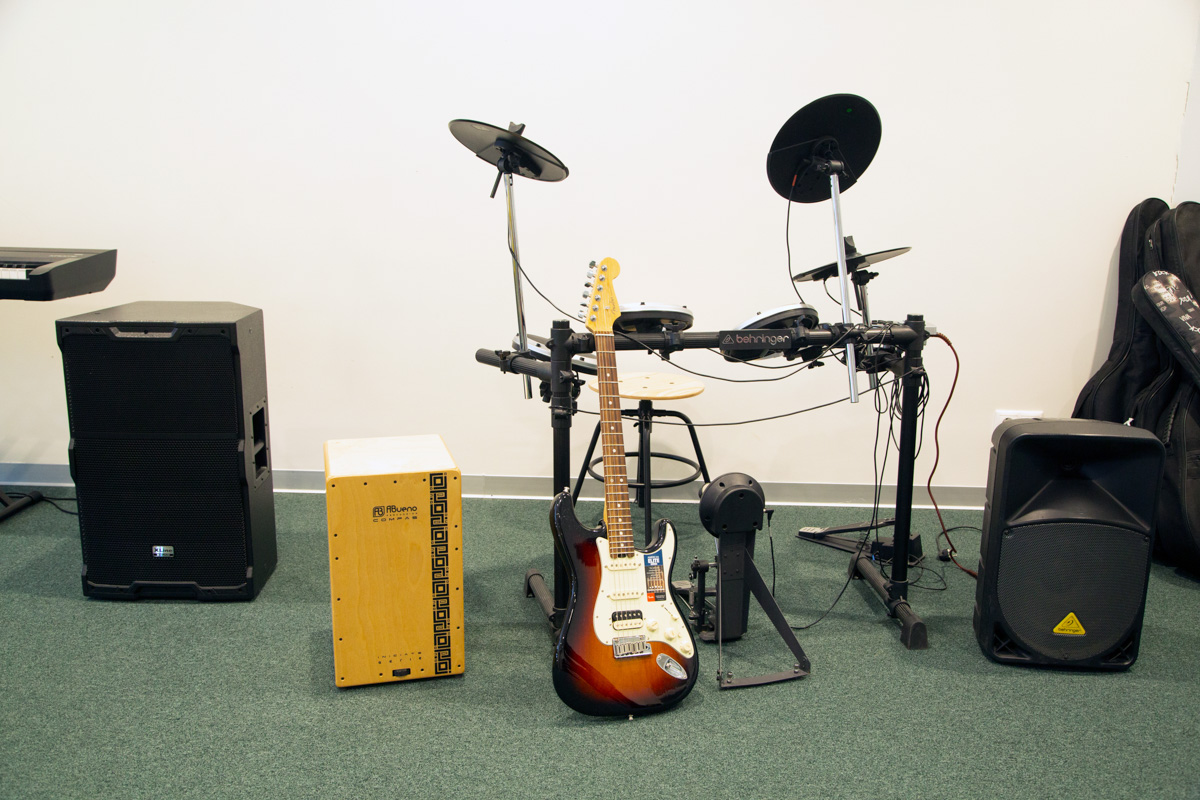 В «МИРе» ребенок получает не только сильные академические знания, но и развивается в науке, творчестве и спорте. О том, как устроен учебный день в школе, которая претендует войти в число лучших во Владимирской области, нам рассказала ее директор Лада Владимировна Силина.