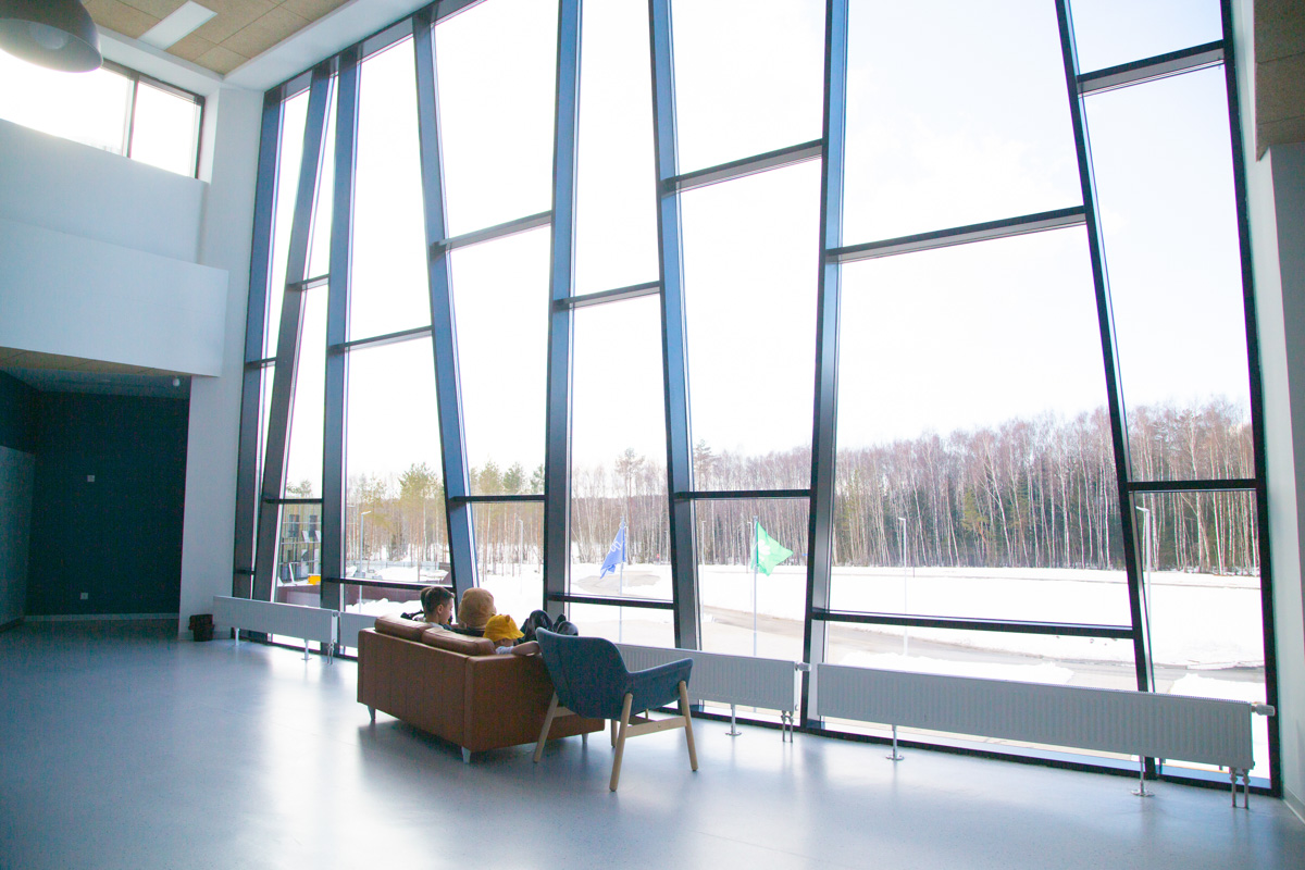 В «МИРе» ребенок получает не только сильные академические знания, но и развивается в науке, творчестве и спорте. О том, как устроен учебный день в школе, которая претендует войти в число лучших во Владимирской области, нам рассказала ее директор Лада Владимировна Силина.