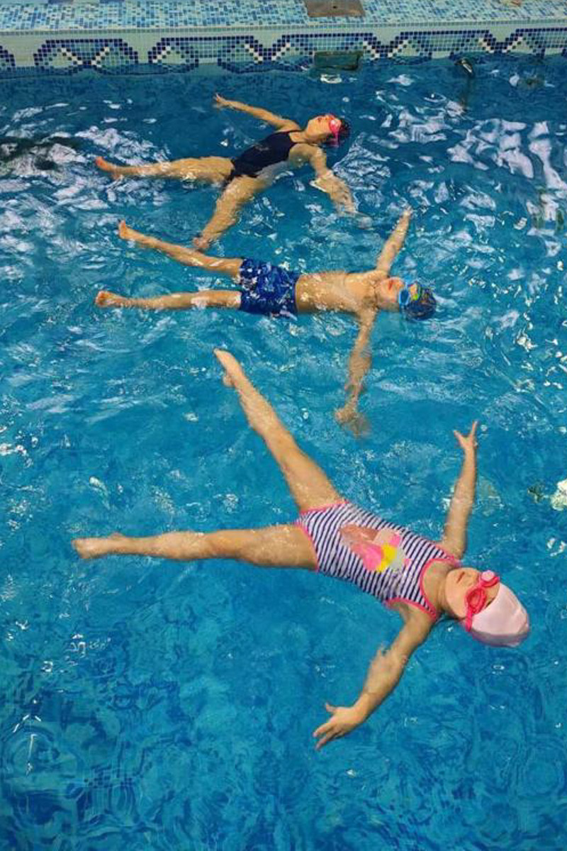 Лето — это не только солнце, отдых и развлечения, но и «головная боль» многих работающих родителей. Чем занять ребенка на все три месяца? Кто присмотрит за ним, позаботится о досуге, здоровье и образовании? Кто организует спортивные, творческие и развивающие занятия? Педагоги и методисты «Города детства» разработали летнюю программу, которая запомнится воспитанникам этого частного детского сада надолго!