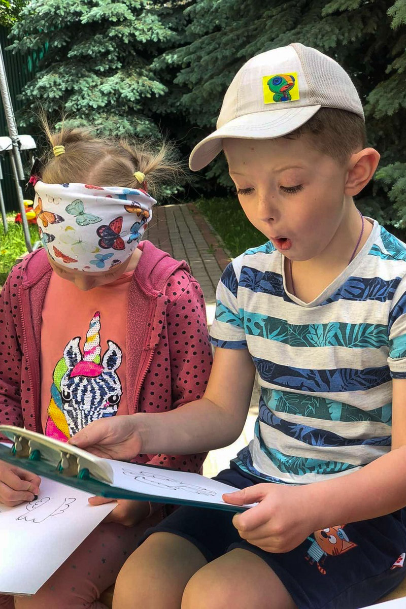 Лето — это не только солнце, отдых и развлечения, но и «головная боль» многих работающих родителей. Чем занять ребенка на все три месяца? Кто присмотрит за ним, позаботится о досуге, здоровье и образовании? Кто организует спортивные, творческие и развивающие занятия? Педагоги и методисты «Города детства» разработали летнюю программу, которая запомнится воспитанникам этого частного детского сада надолго!