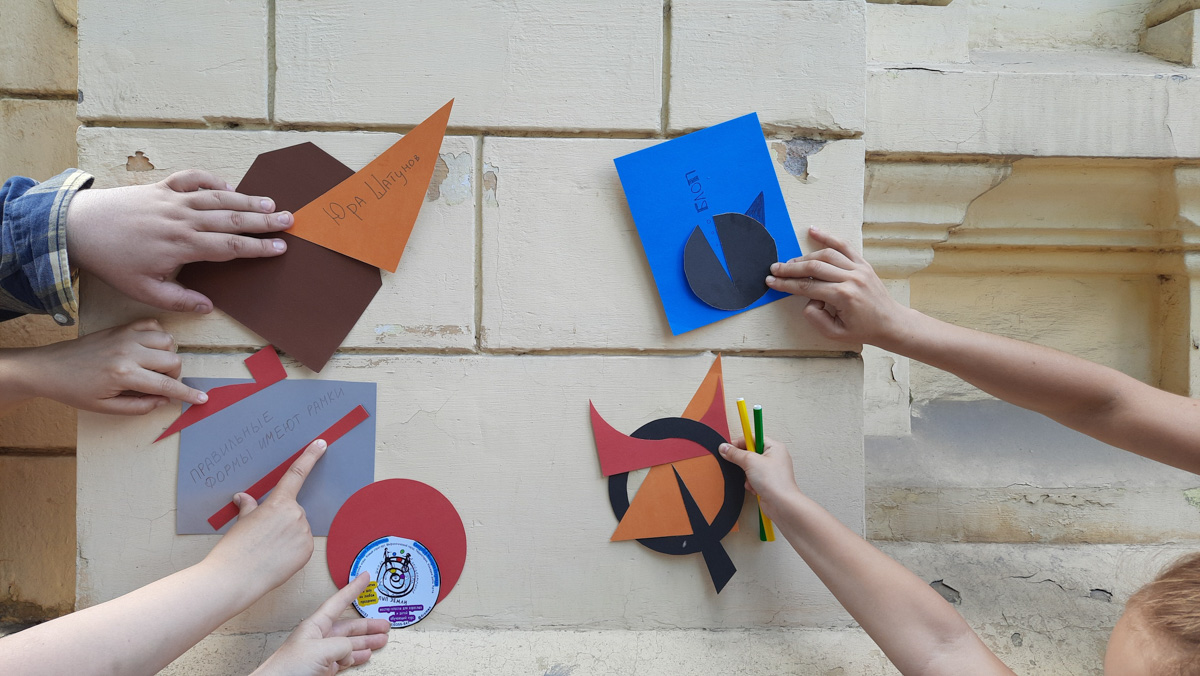 Не важно, что вы знаете об авангарде. Важно, что вы можете узнать о нём больше! До конца июля ЦСК «Флигель» проводит свободный к посещению фестиваль, посвящённый современному искусству. В рамках него проект «Новый стрит-арт» презентовал квест-бродилку «В поисках дома Ольги Розановой». Подробности – в материале.